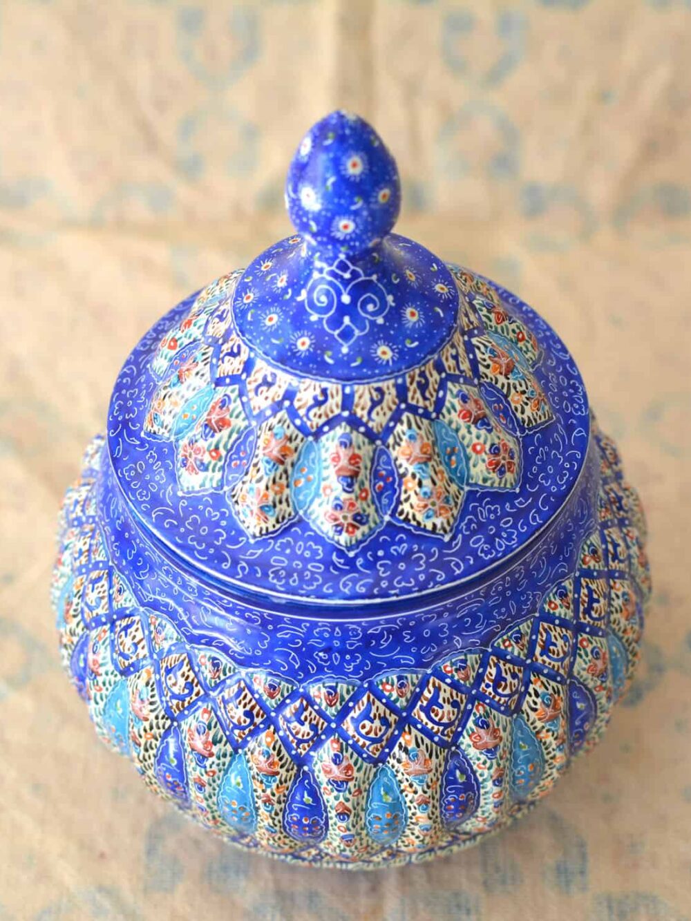 Hand-painted enamelled urn (MinaKari)