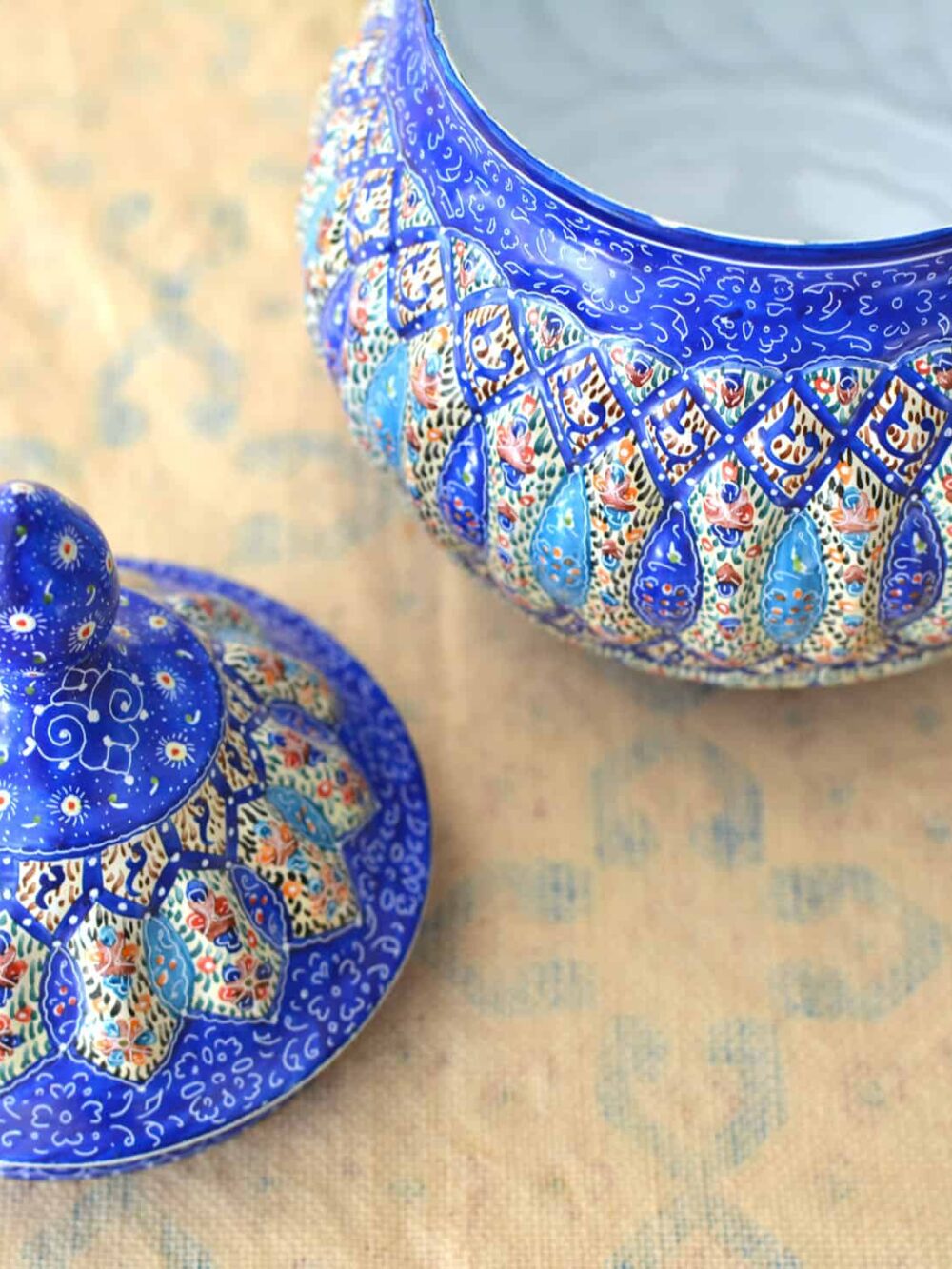 Hand-painted enamelled urn (MinaKari)