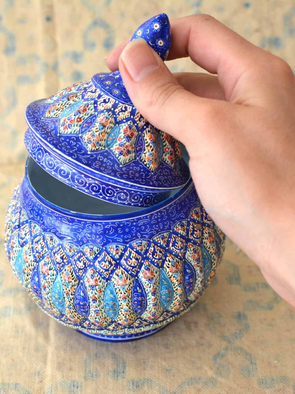 Hand-painted enamelled urn (MinaKari)