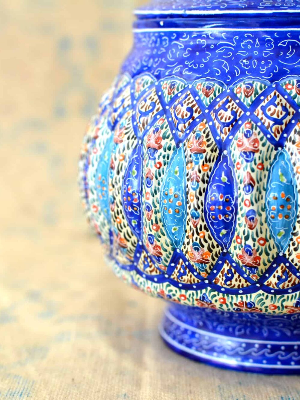 Hand-painted enamelled urn (MinaKari)