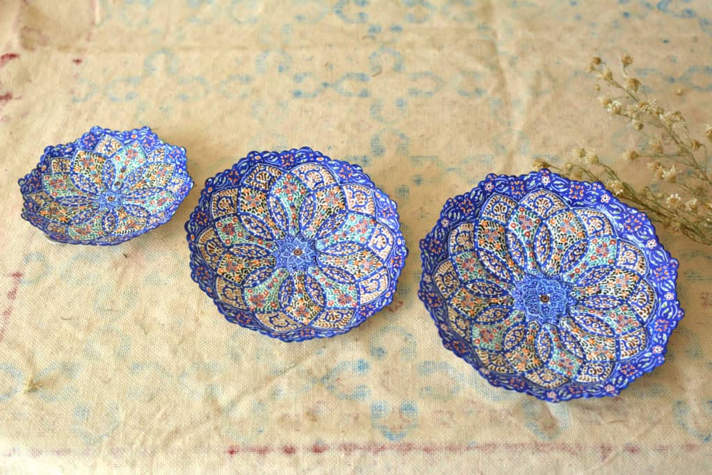 Set of 3 hand-painted enamelled plates